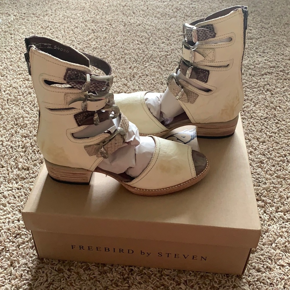 Free Bird Pilar Sandals